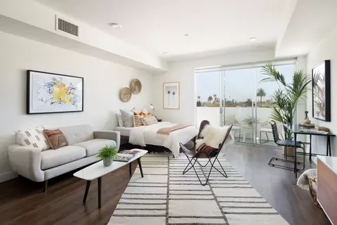 733 N Hudson Ave, Los Angeles, CA 90038