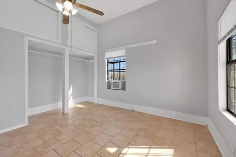 652 N San Ignacio Ave, San Antonio, TX 78228