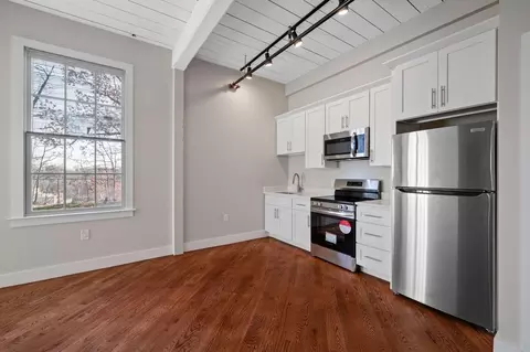 34 Tremaine St, Leominster, MA 01453