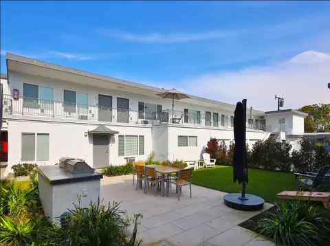 1801 E Wardlow Rd, Long Beach, CA 90807