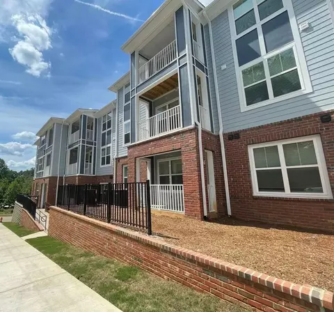 1401 Stovall Dr, Raleigh, NC 27606