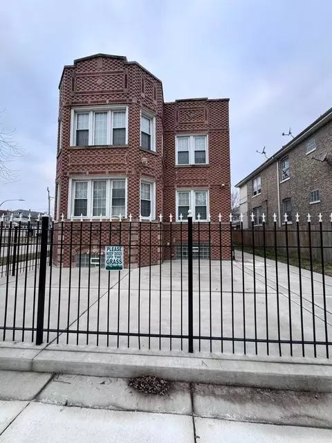 2436 W 68th St, Chicago, IL 60629