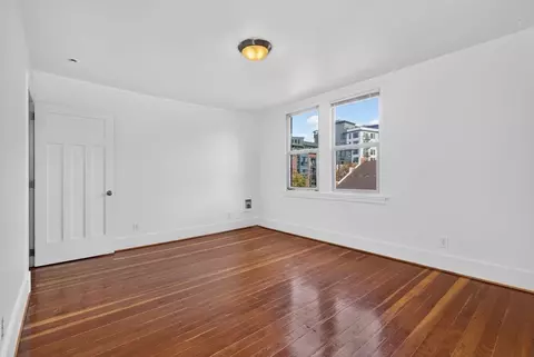 1323 E Pine St, Seattle, WA 98122