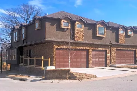 6601 N National Dr, Parkville, MO 64152