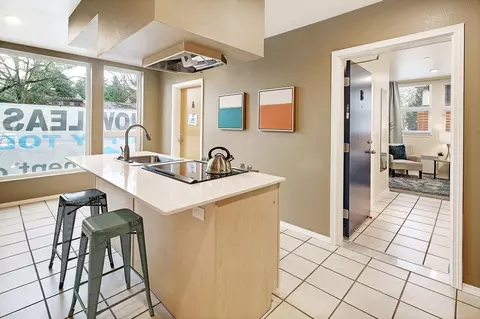 10610 Meridian Ave N, Seattle, WA 98133