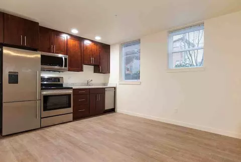 616 N 48th St, Seattle, WA 98103
