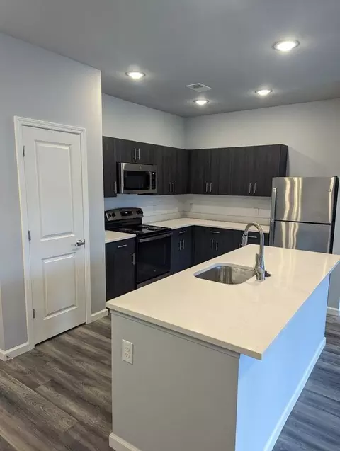 6106 S Watterson Trl, Louisville, KY 40291
