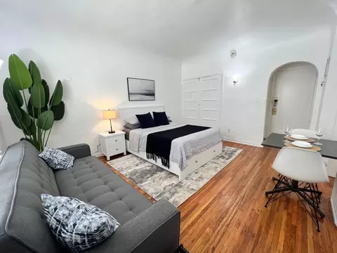 660 S Cloverdale Ave, Los Angeles, CA 90036