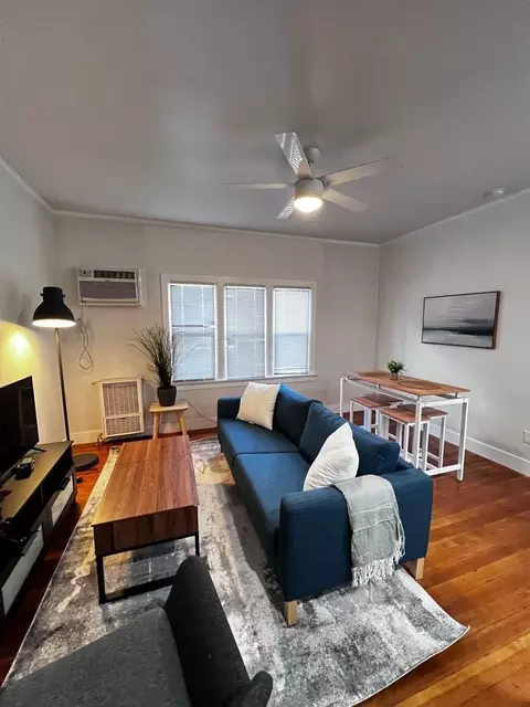 2050 Dracena Dr, Los Angeles, CA 90027