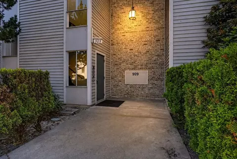 909 SW Holden St, Seattle, WA 98106