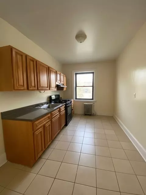 1 Murray Hill Ter, Bergenfield, NJ 07621