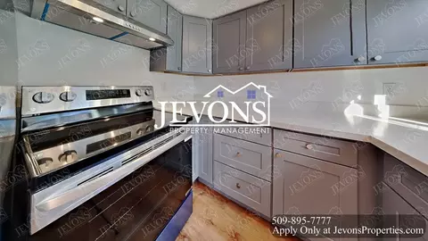 1722 E 56th St, Tacoma, WA 98404