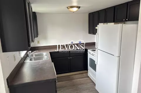 1722 E 56th St, Tacoma, WA 98404