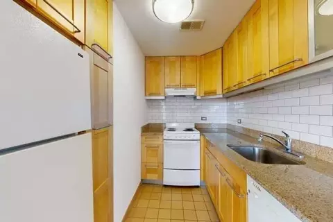 5200 S Blackstone Ave, Chicago, IL 60615