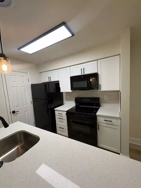 1000 Columbine Dr, Frederick, MD 21701