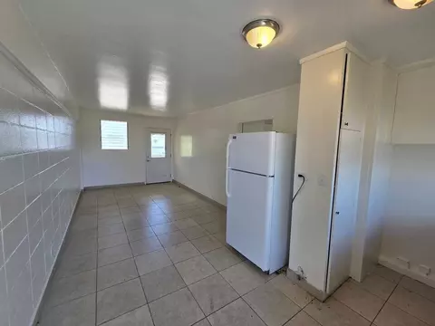 611 University Ave, Honolulu, HI 96826