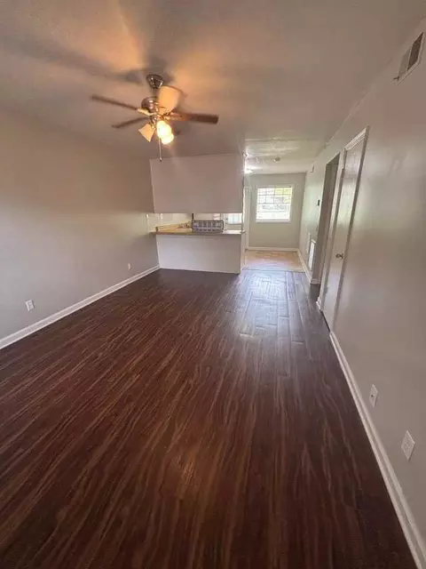 215 Louisville St, Starkville, MS 39759