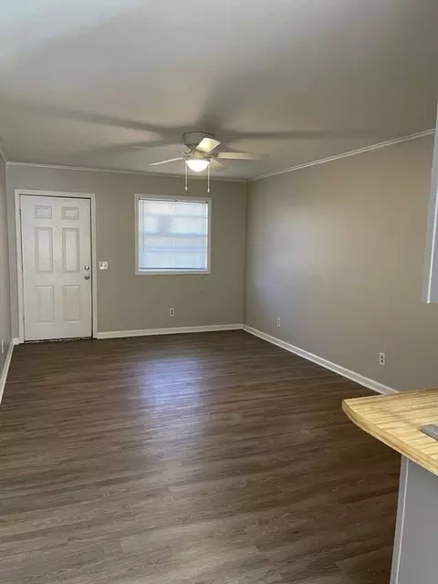 215 Louisville St, Starkville, MS 39759