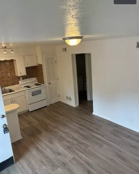 4115 Pinecroft Dr, Louisville, KY 40219
