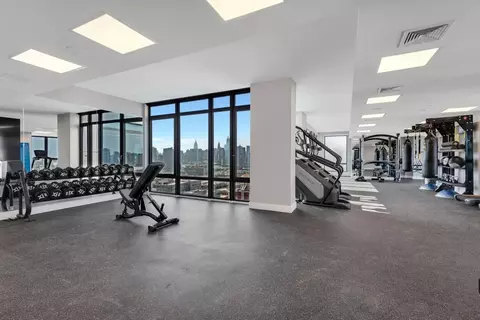 42-10 27th St, New York, NY 11101