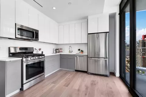 42-10 27th St, New York, NY 11101