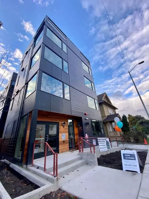 5521 15th Ave NE, Seattle, WA 98105