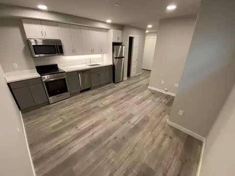 5521 15th Ave NE, Seattle, WA 98105