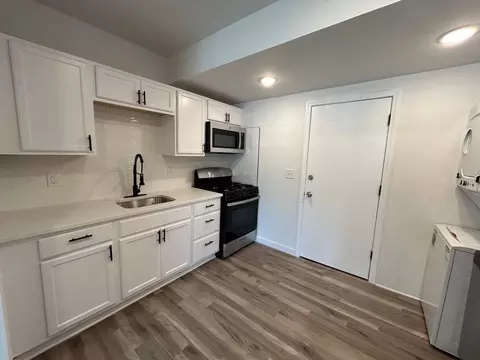 202 E Gregory Blvd, Kansas City, MO 64114