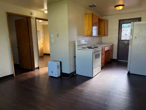 1006 W Pear Ave, Selah, WA 98942