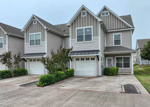 101 E Maple Ridge Ct, Midlothian, TX 76065