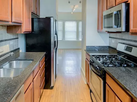 1849 W Cornelia Ave, Chicago, IL 60657