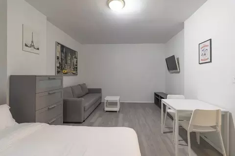 200 E 11th St, New York, NY 10003