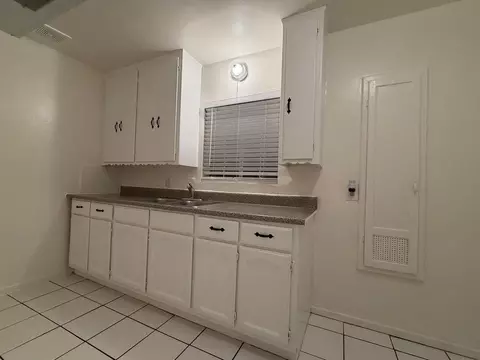 9413 California Ave, South Gate, CA 90280