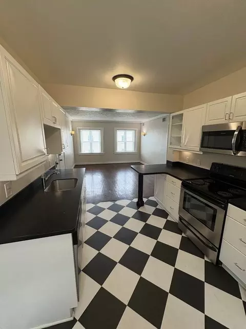 3910 Cass St, Omaha, NE 68131