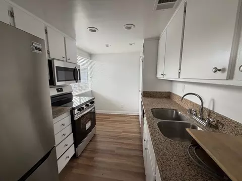 5038 Hazeltine Ave, Los Angeles, CA 91423