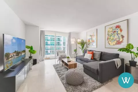 Brickell Bay Dr, Miami, FL 33131