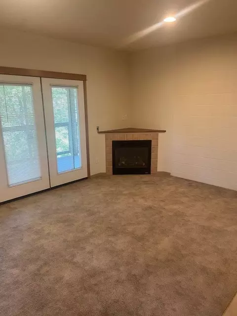 1933 Garden Ave, Eugene, OR 97403