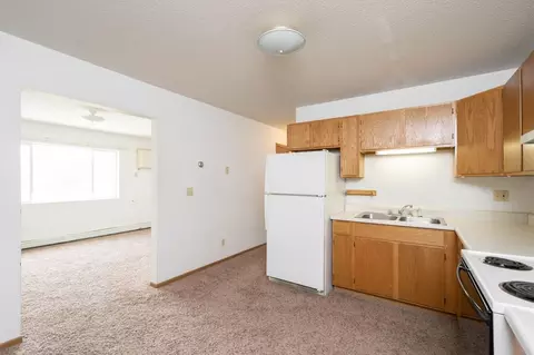 704 Nicc Dr, Calmar, IA 52132