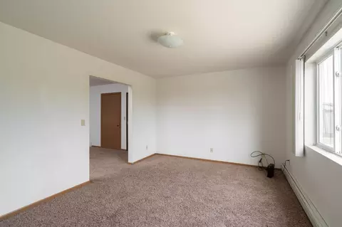 704 Nicc Dr, Calmar, IA 52132