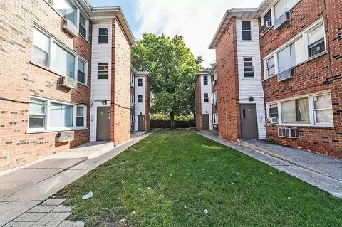 14020 S School St, Riverdale, IL 60827
