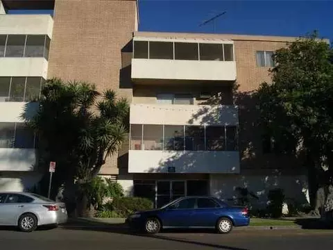 820 S Kingsley Dr, Los Angeles, CA 90005