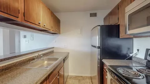 1130 Madeira Dr SE, Albuquerque, NM 87108