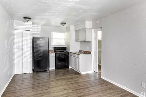 530 Sundown Dr, Independence, MO 64054