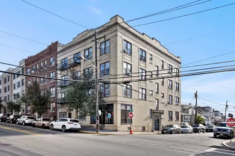 372 Anderson Ave, Cliffside Park, NJ 07010