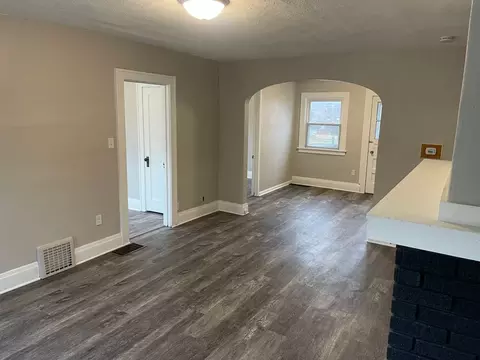 1123 W 23rd St, Cedar Falls, IA 50613