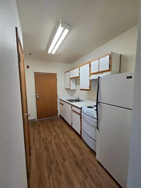 945 NW Naito Pkwy, Portland, OR 97209
