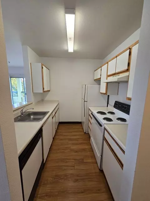 945 NW Naito Pkwy, Portland, OR 97209
