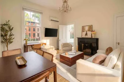 200 E 11th St, New York, NY 10003