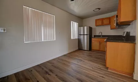 709 E Chestnut Ave, Santa Ana, CA 92701