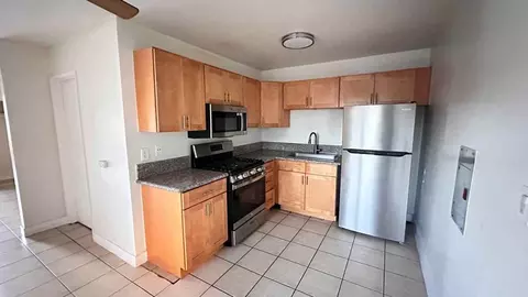 709 E Chestnut Ave, Santa Ana, CA 92701